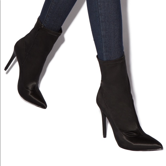 Vicky Bootie - Picture 2 of 2